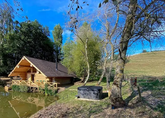 Log Cabin/Hot Tub On Private Lake Jurassic Coast